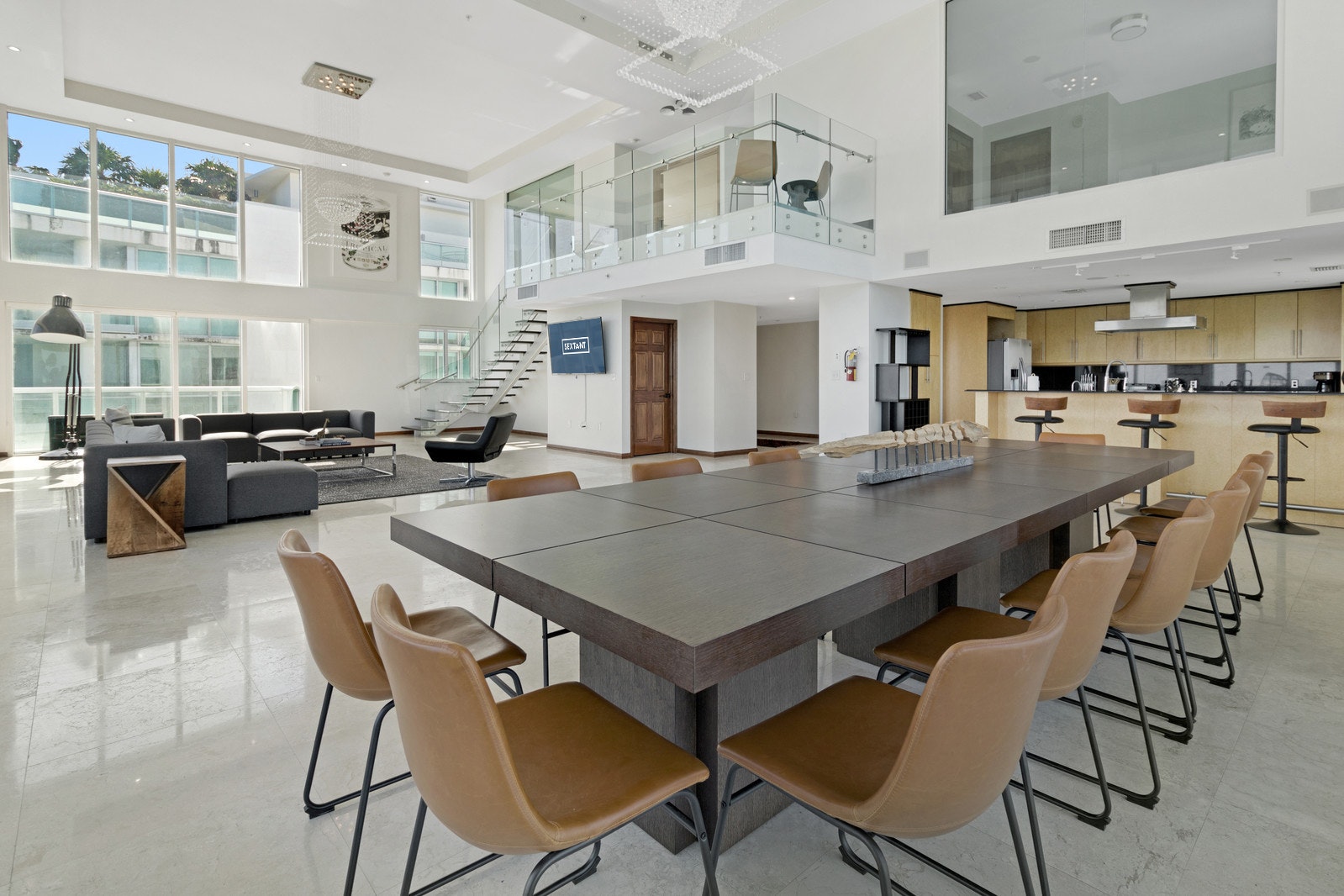 Luxury Six Bedroom Penthouse in North Bay with Pool & Village Amazing View
