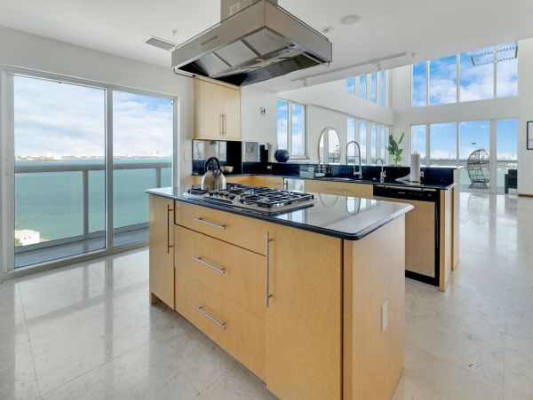 Luxury Six Bedroom Penthouse in North Bay with Pool & Village Amazing View