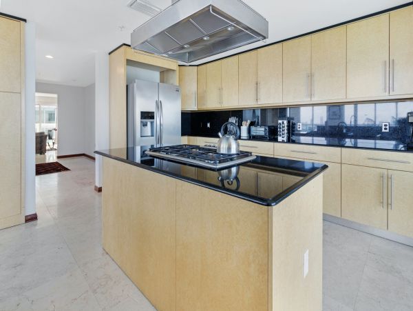 Luxury Six Bedroom Penthouse in North Bay with Pool & Village Amazing View