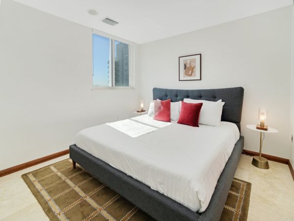 Luxury Six Bedroom Penthouse in North Bay with Pool & Village Amazing View