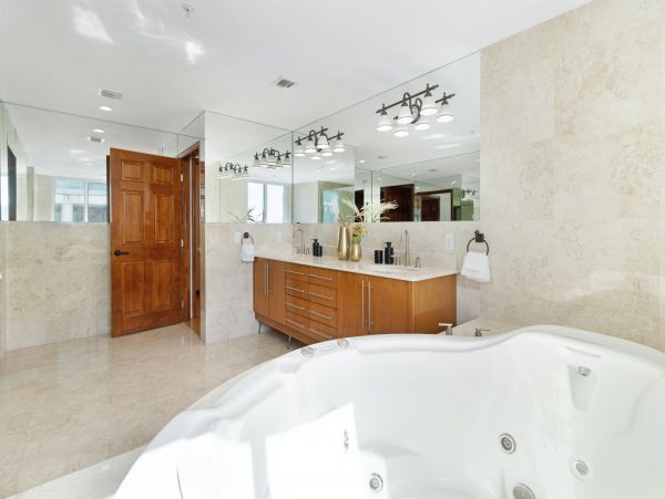 Luxury Six Bedroom Penthouse in North Bay with Pool & Village Amazing View
