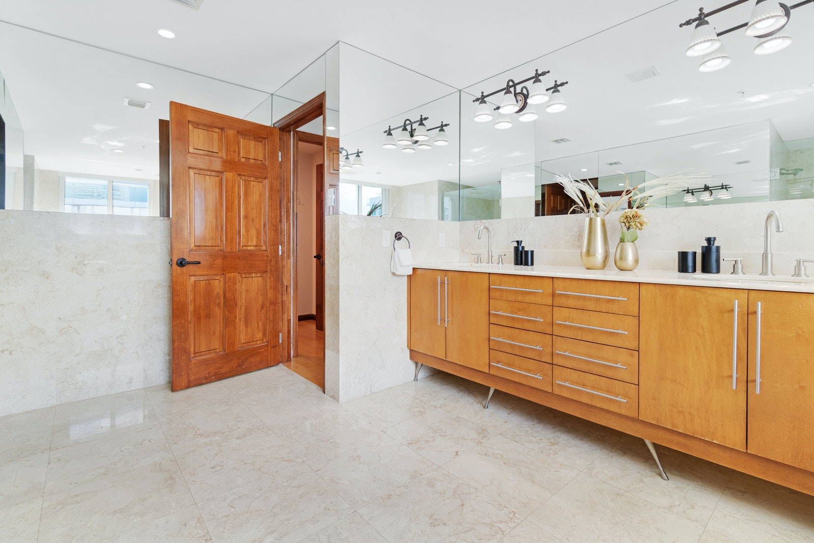 Luxury Six Bedroom Penthouse in North Bay with Pool & Village Amazing View