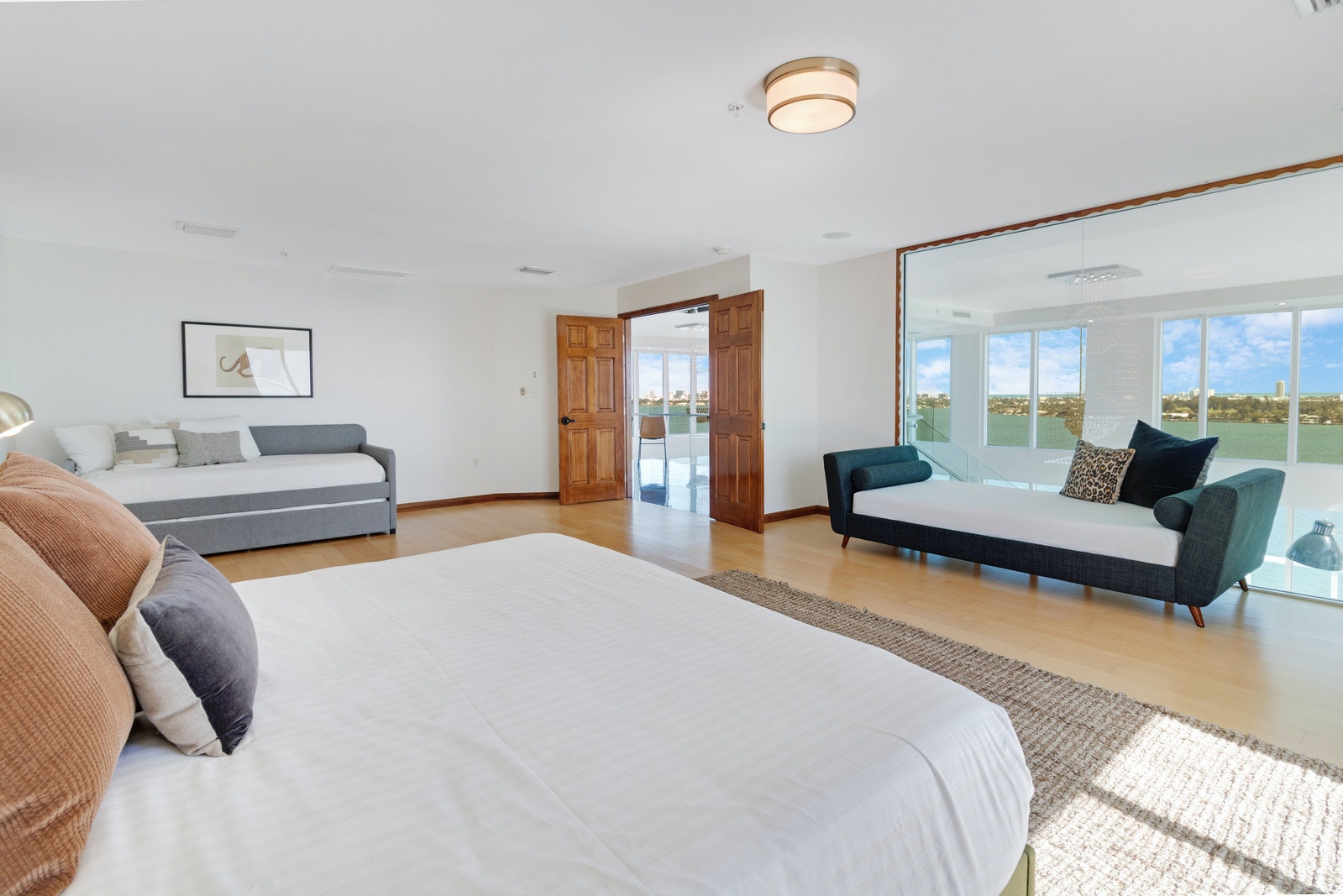 Luxury Six Bedroom Penthouse in North Bay with Pool & Village Amazing View