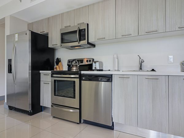 Modern 2 Bedroom Vacation Condo in Miami Sleeps 4 Guests
