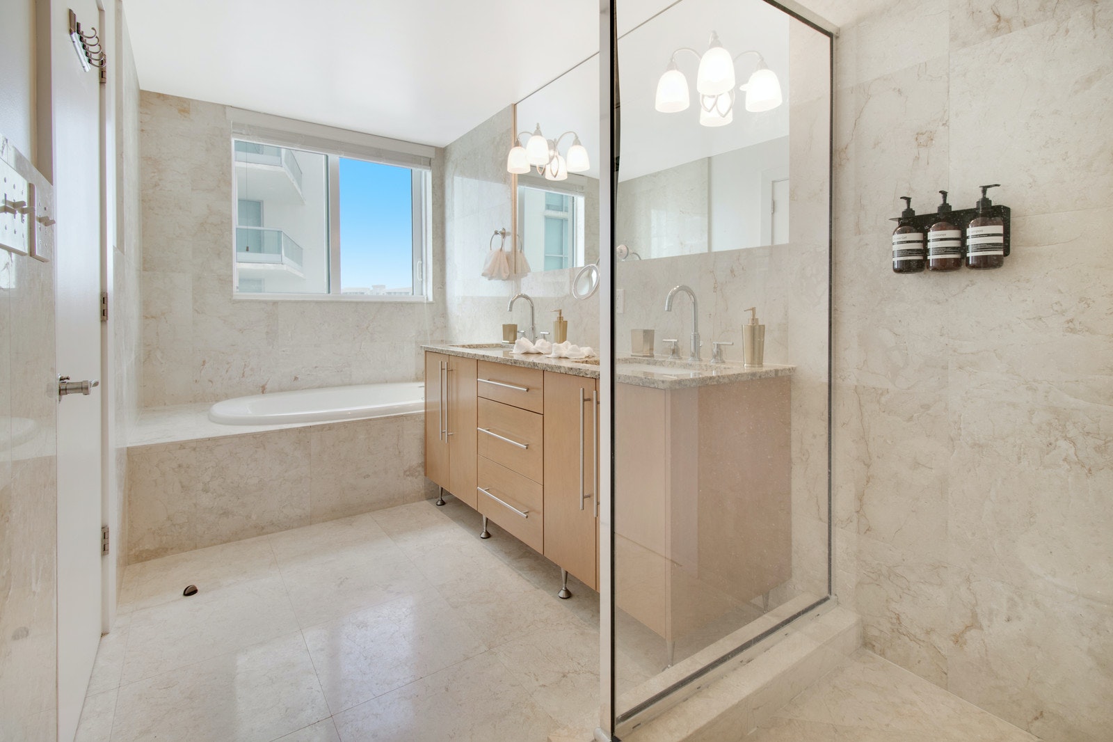 Miami Beach Home 1007035