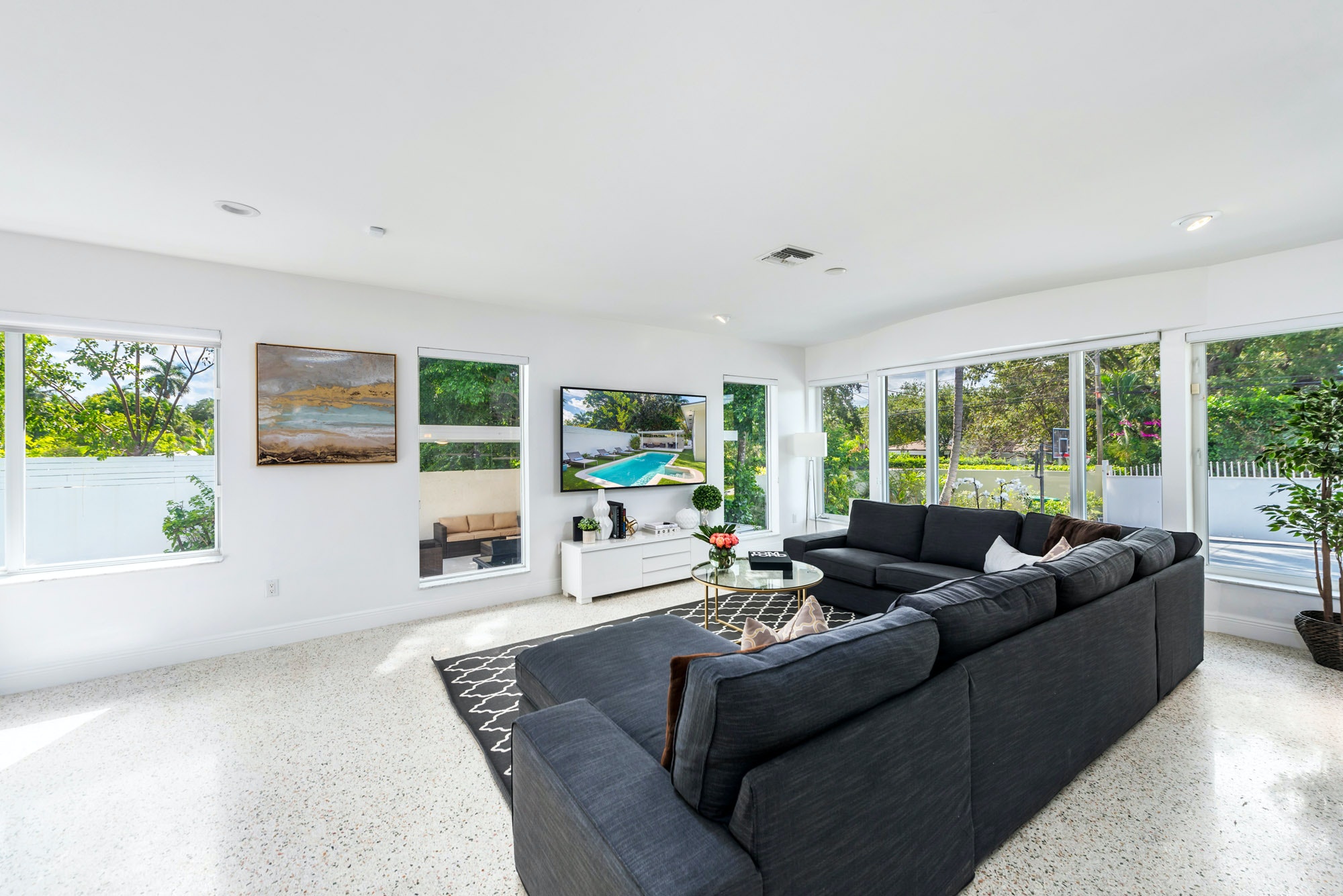 Five bedroom House with private pool, 10 min drive to Miami Beach