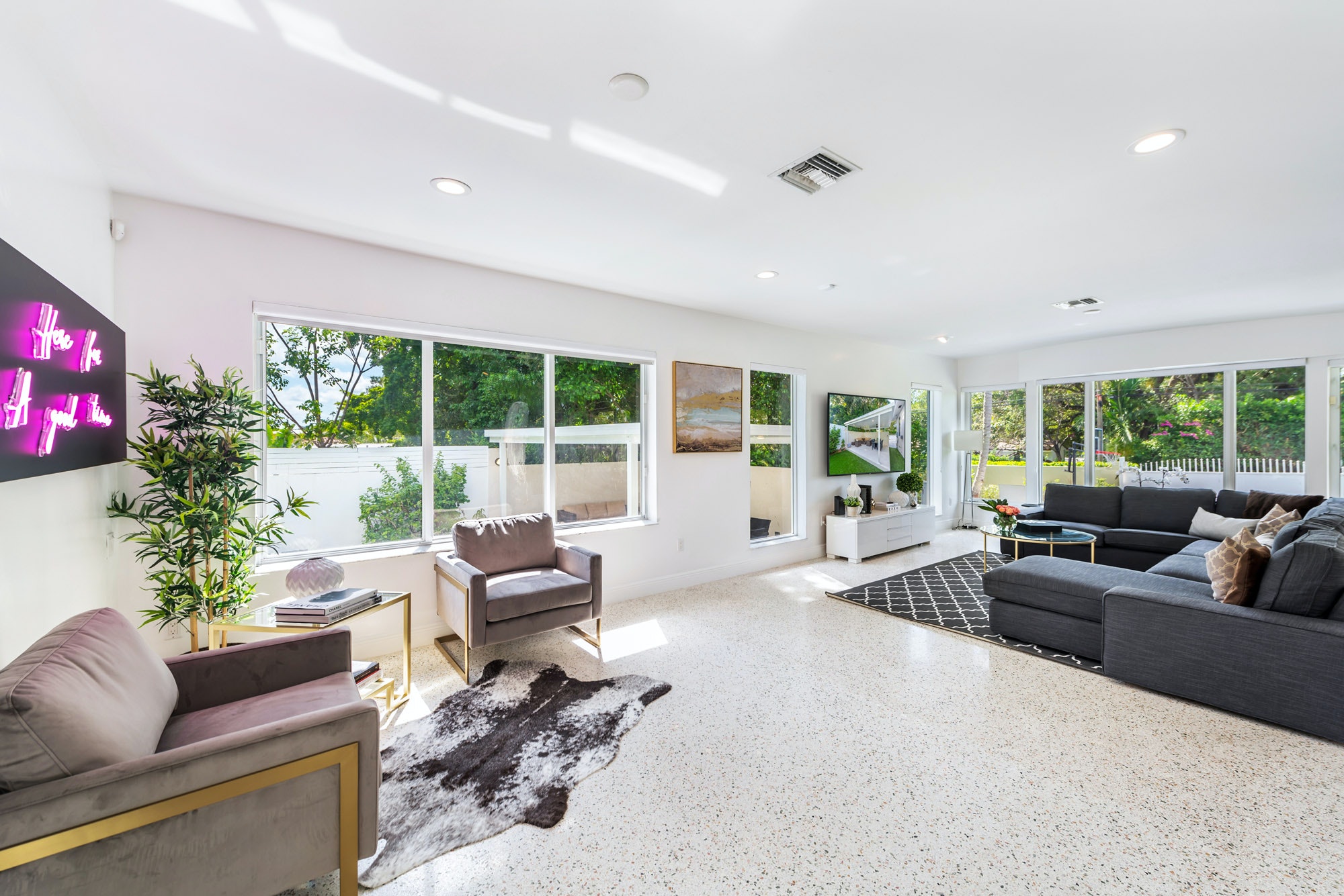 Five bedroom House with private pool, 10 min drive to Miami Beach