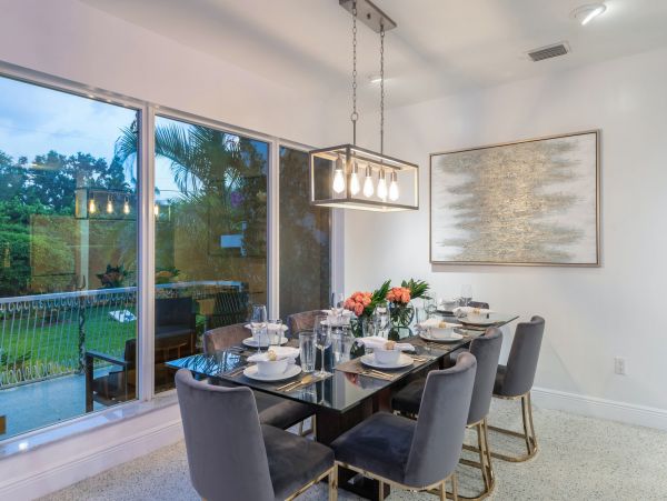 Five bedroom House with private pool, 10 min drive to Miami Beach