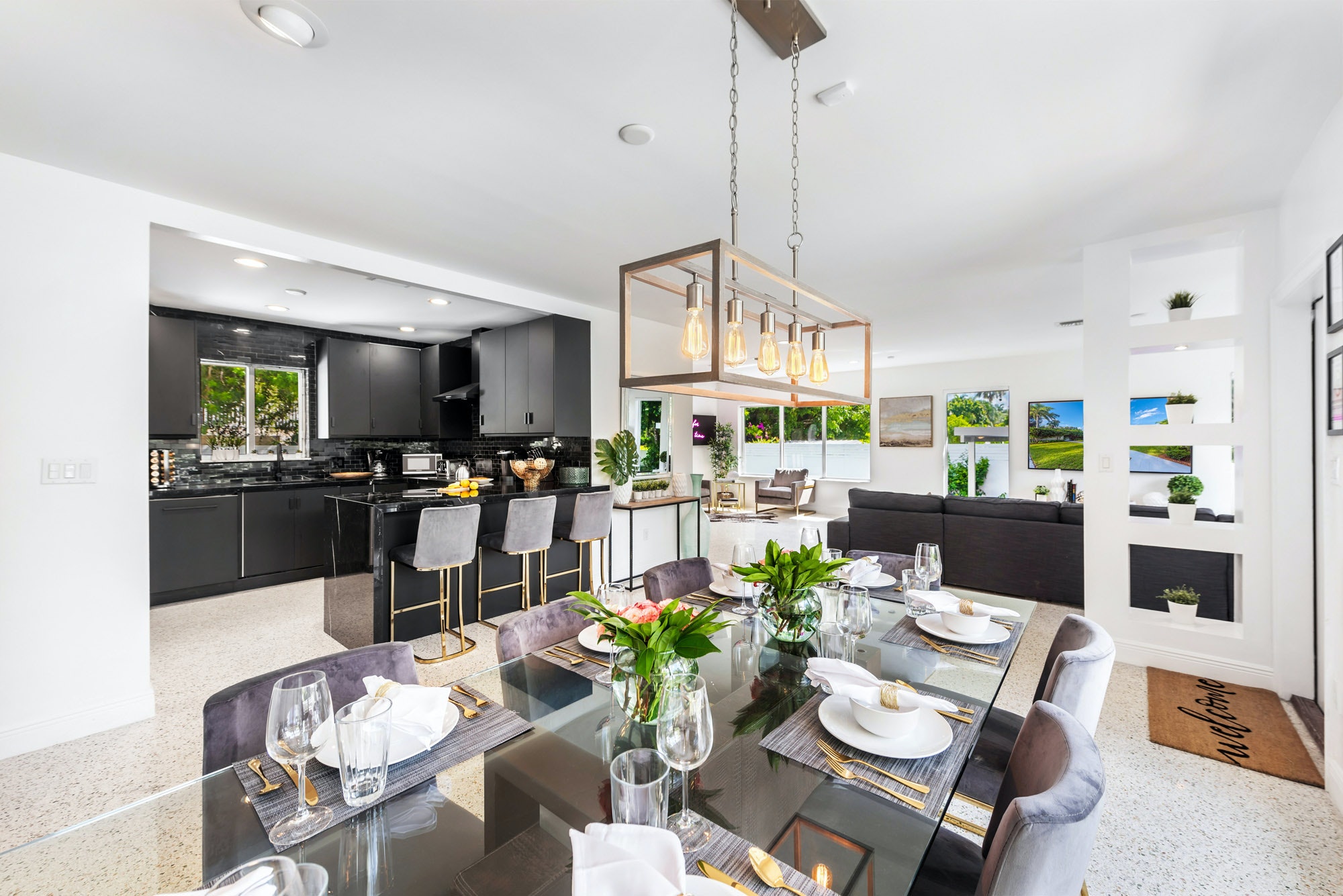 Five bedroom House with private pool, 10 min drive to Miami Beach