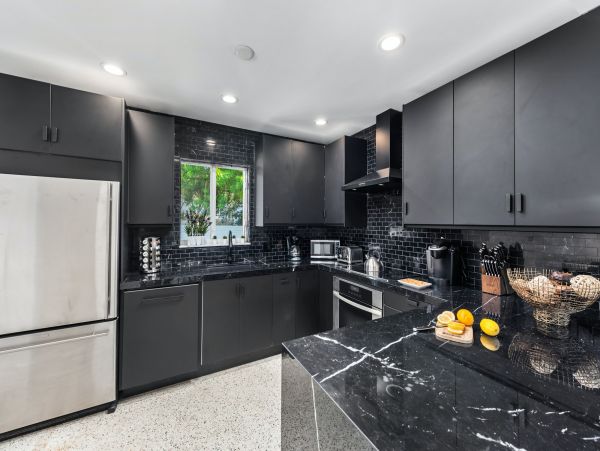 Five bedroom House with private pool, 10 min drive to Miami Beach