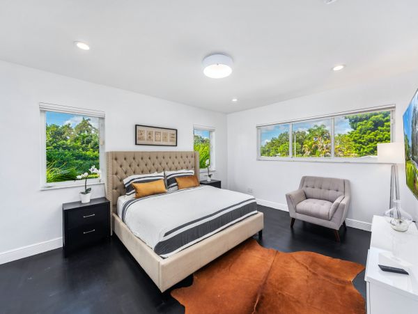 Five bedroom House with private pool, 10 min drive to Miami Beach
