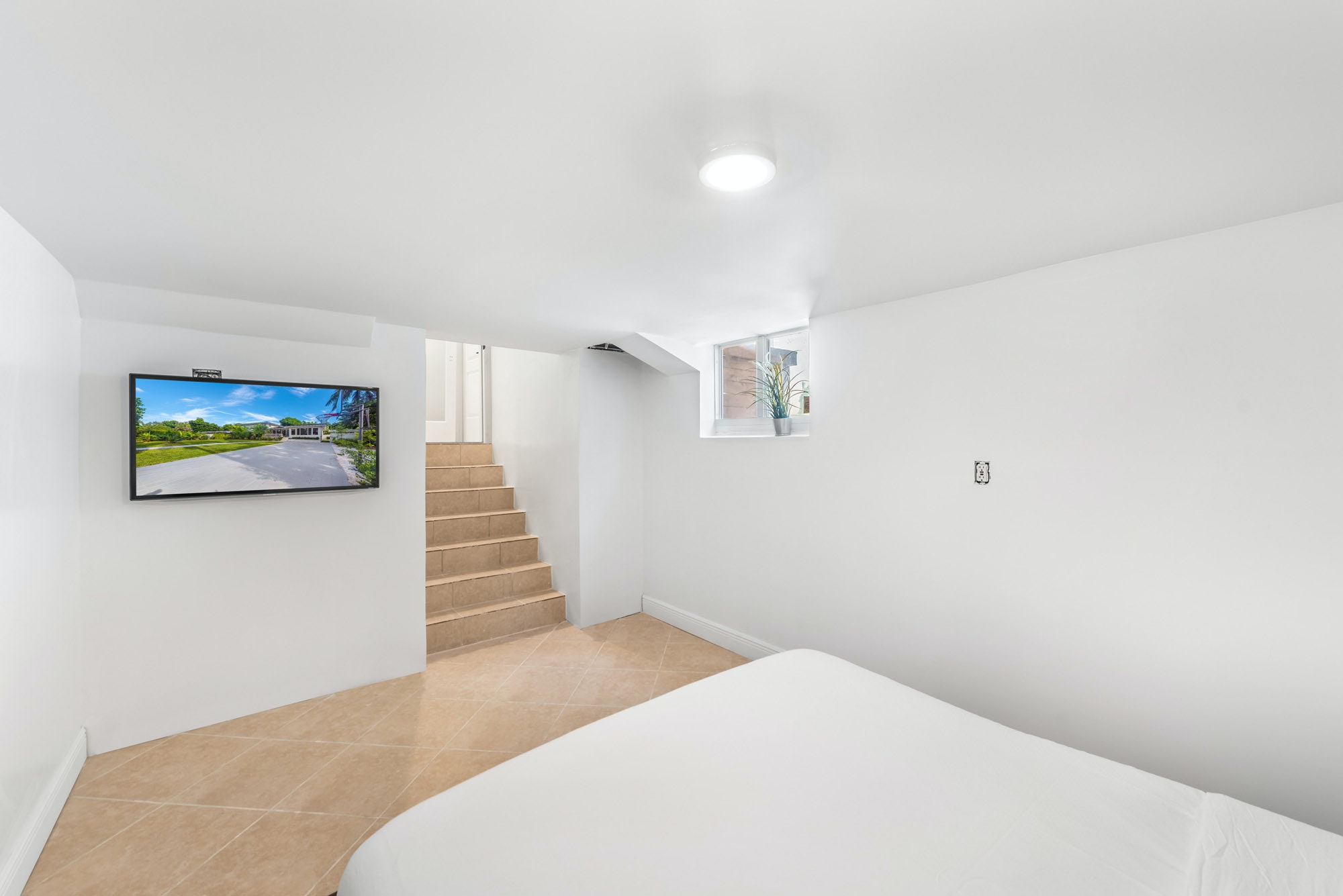 Five bedroom House with private pool, 10 min drive to Miami Beach
