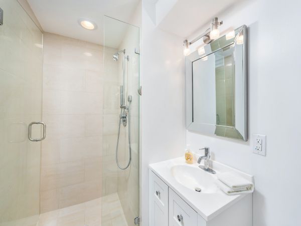 Five bedroom House with private pool, 10 min drive to Miami Beach