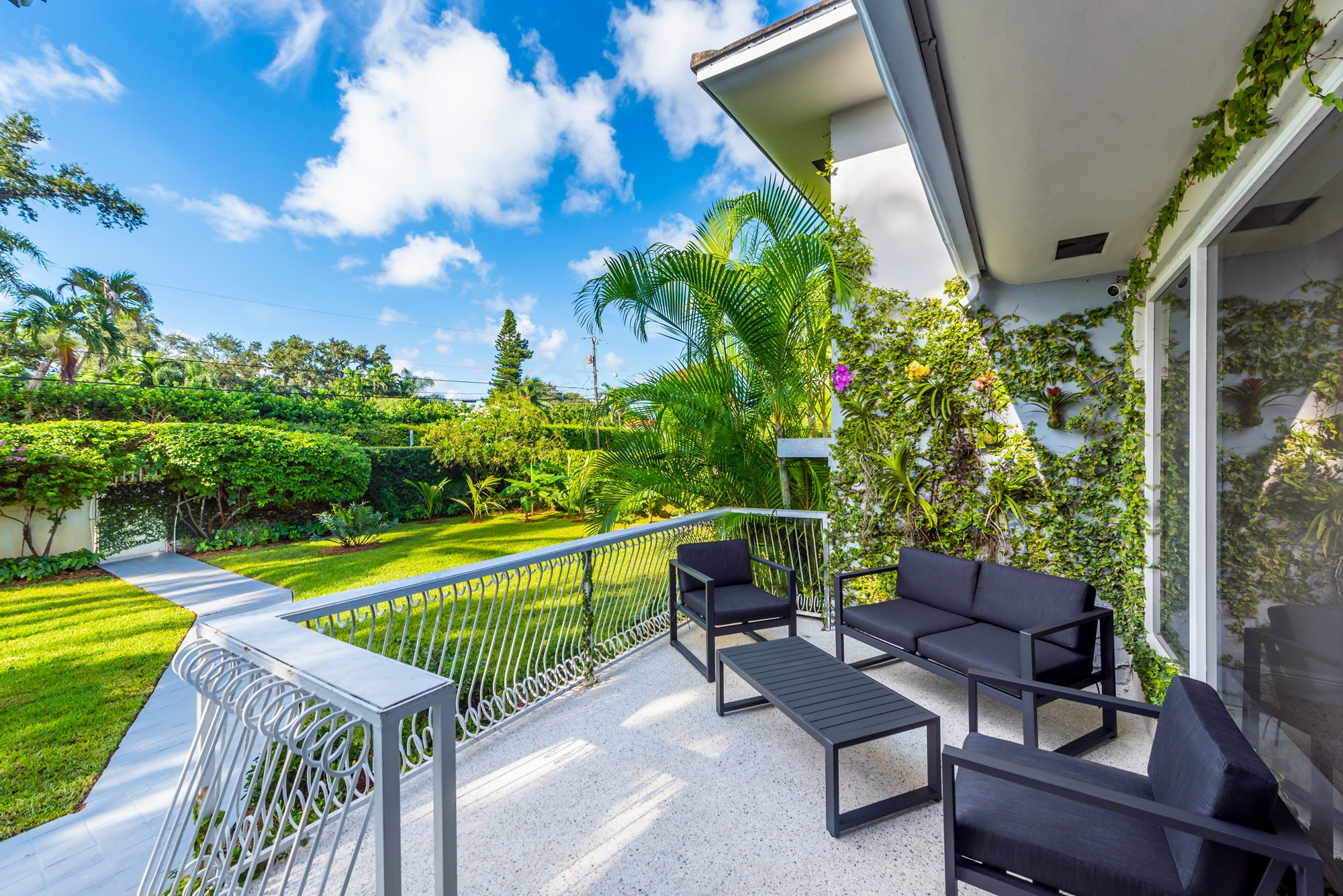 Five bedroom House with private pool, 10 min drive to Miami Beach