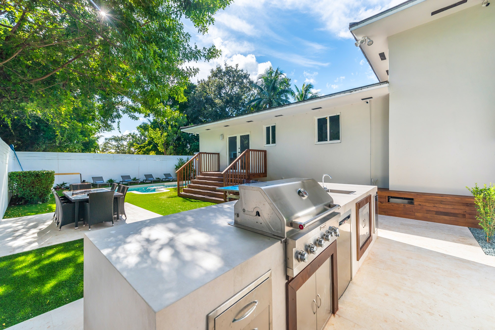 Five bedroom House with private pool, 10 min drive to Miami Beach