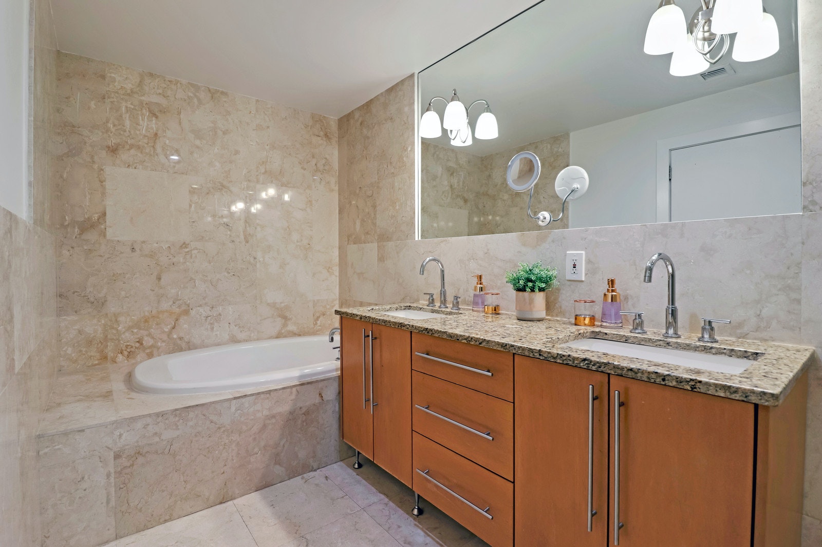 Miami Beach Home 1007084