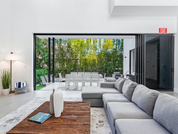 Stunning Miami Beach Vacation Villa with Private Pool Sleeps 10
