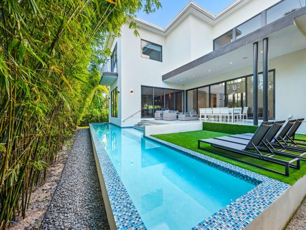 Stunning Miami Beach Vacation Villa with Private Pool Sleeps 10