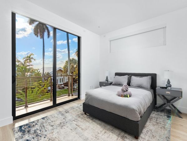 Stunning Miami Beach Vacation Villa with Private Pool Sleeps 10
