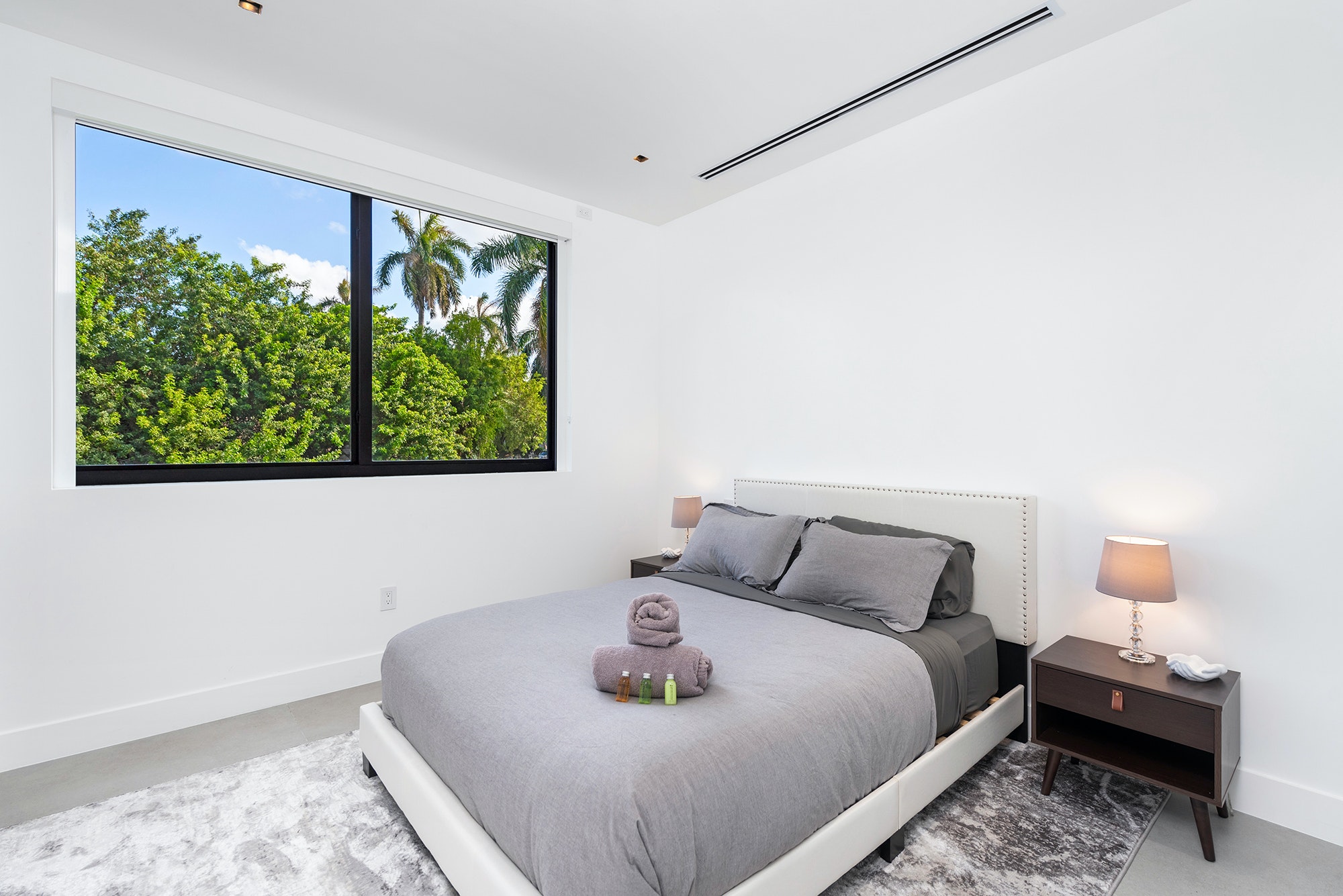 Stunning Miami Beach Vacation Villa with Private Pool Sleeps 10