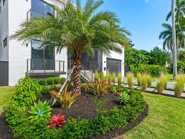 Stunning Miami Beach Vacation Villa with Private Pool Sleeps 10