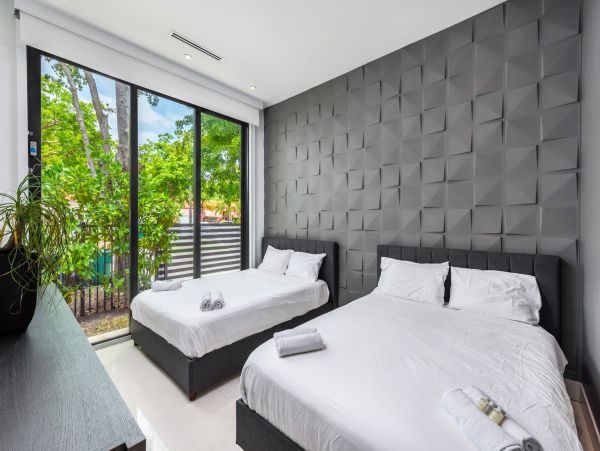 Miami Beach Home 1007157