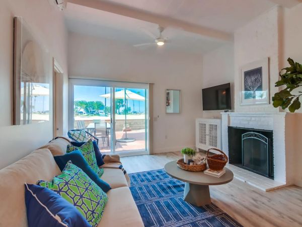 Mission Beach Vacation Home Located on Beach Sleeps 8