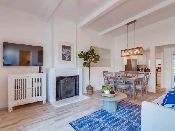 Mission Beach Vacation Home Located on Beach Sleeps 8