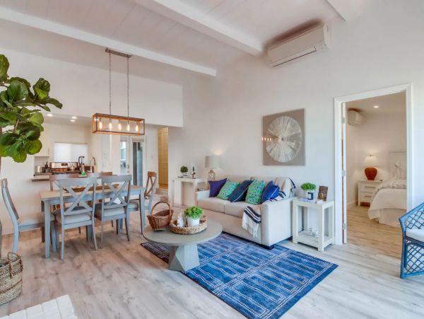 Mission Beach Vacation Home Located on Beach Sleeps 8
