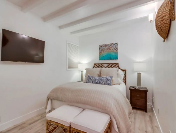 Mission Beach Vacation Home Located on Beach Sleeps 8