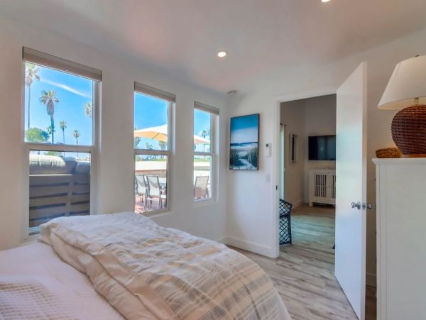 Mission Beach Vacation Home Located on Beach Sleeps 8