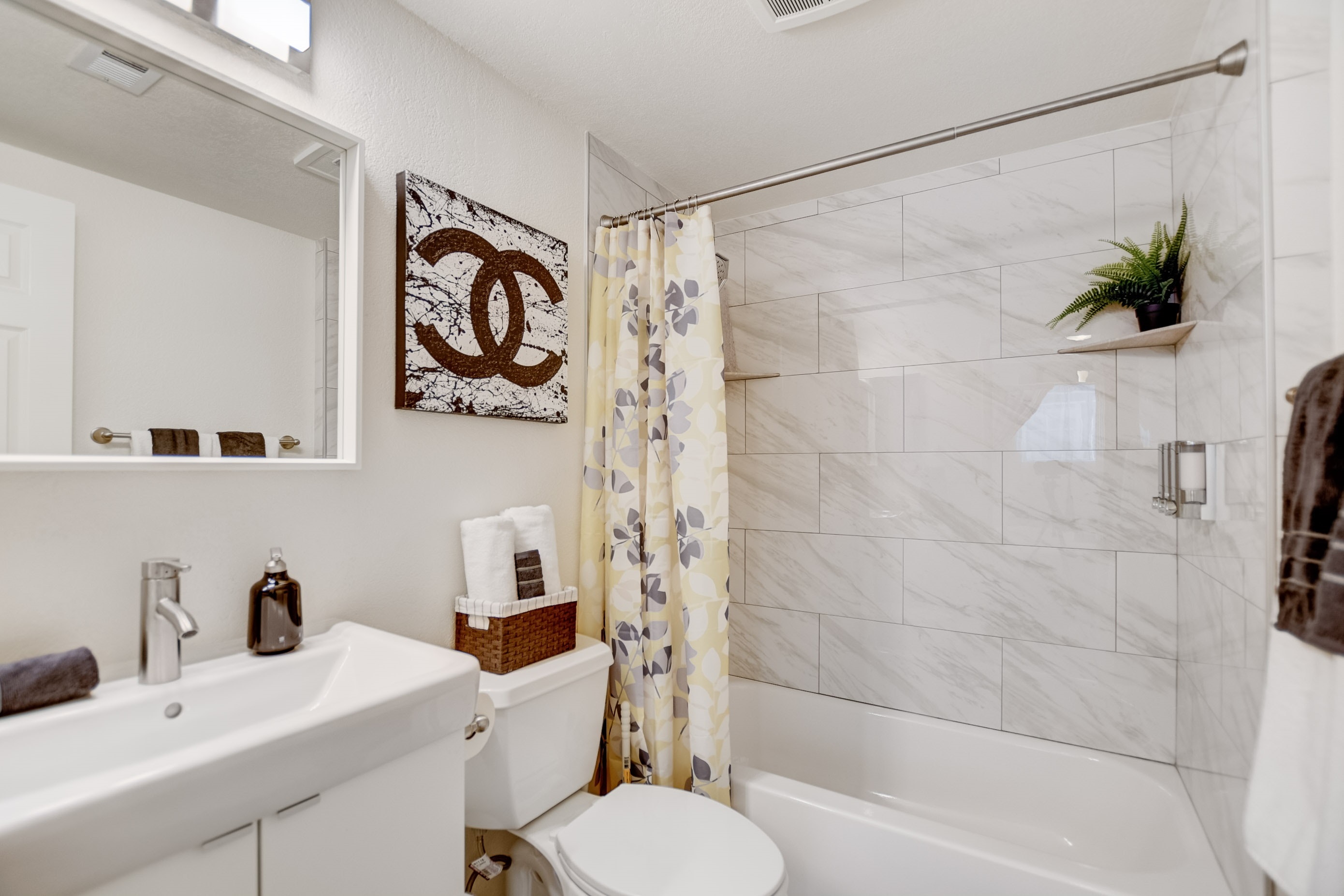 Three Bedroom Town Home Sleeps 14 Guests