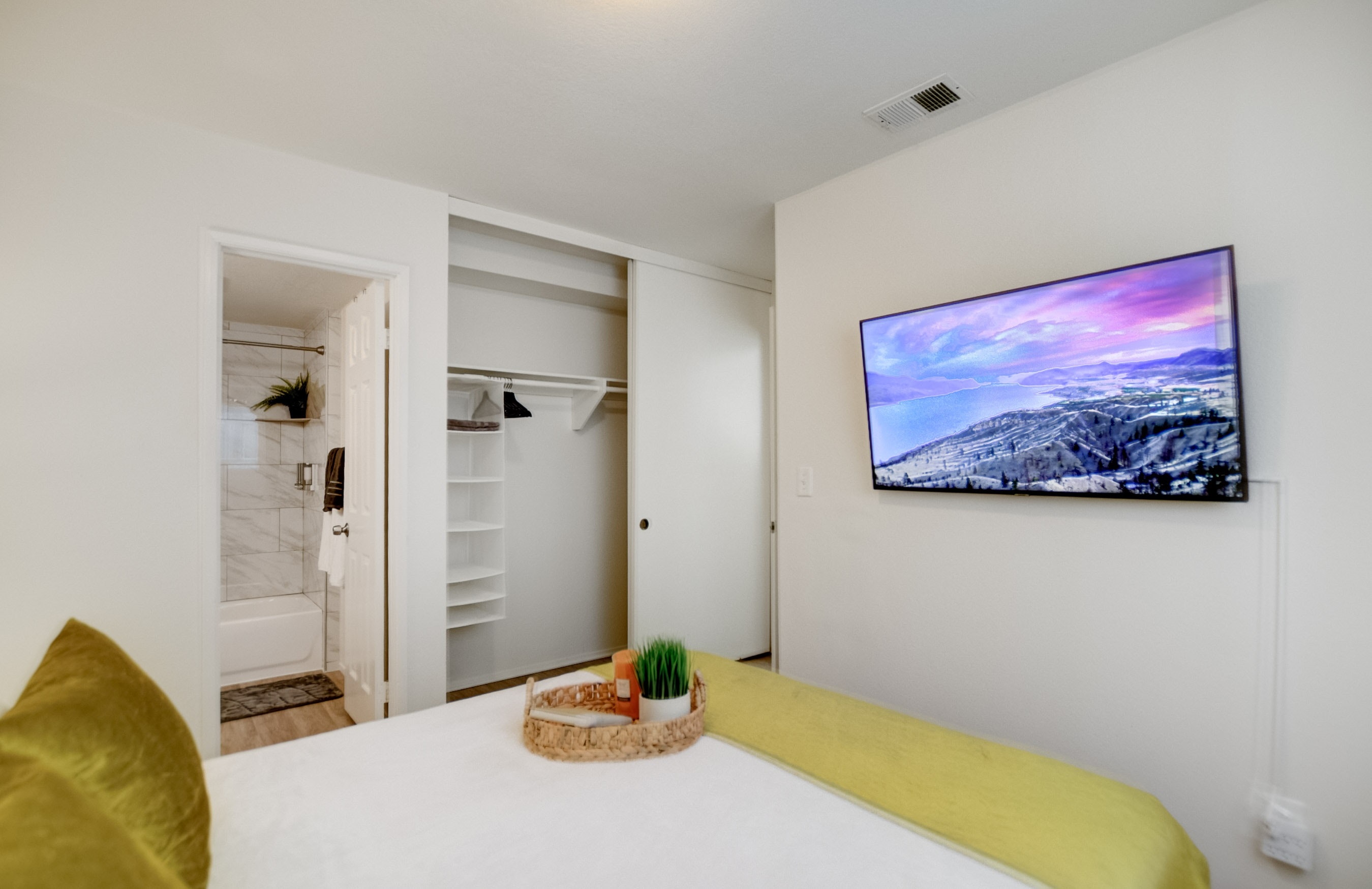 Three Bedroom Town Home Sleeps 14 Guests