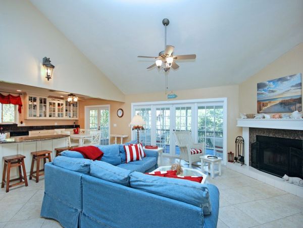 Walk to Beach Two Bedroom Vacation Home in Sanibel Sleeps 6