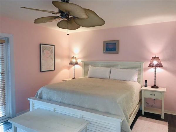 Walk to Beach Two Bedroom Vacation Home in Sanibel Sleeps 6