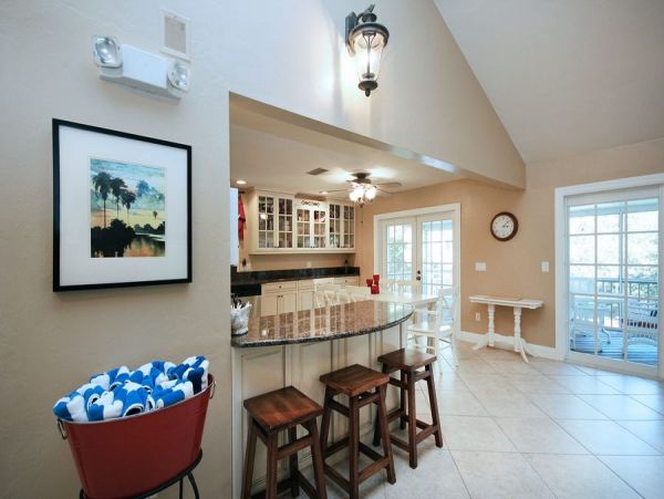 Walk to Beach Two Bedroom Vacation Home in Sanibel Sleeps 6