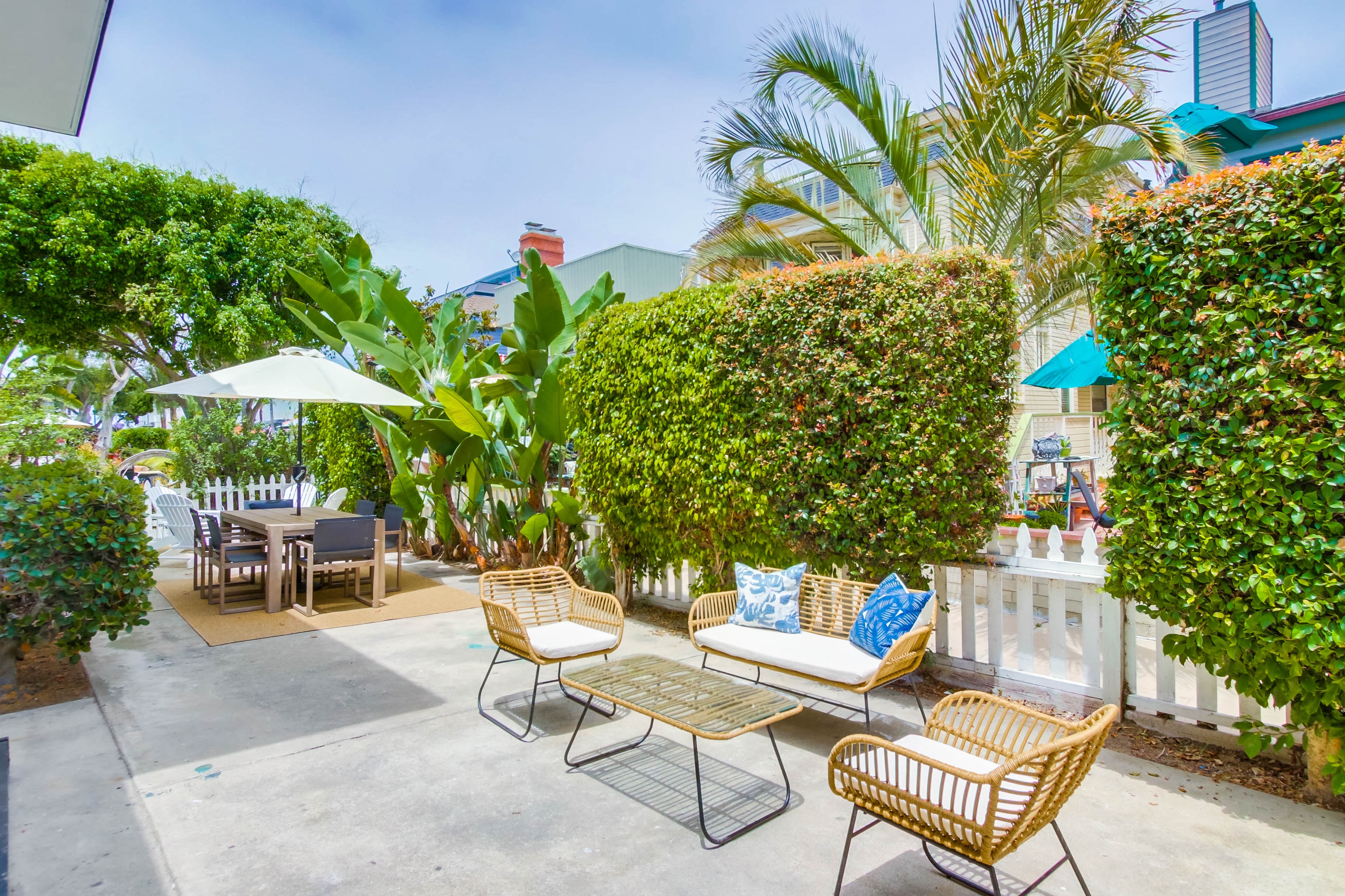 Three-Minute Walk to the Soft Sands of Mission Beach Sleeps 20 Guests