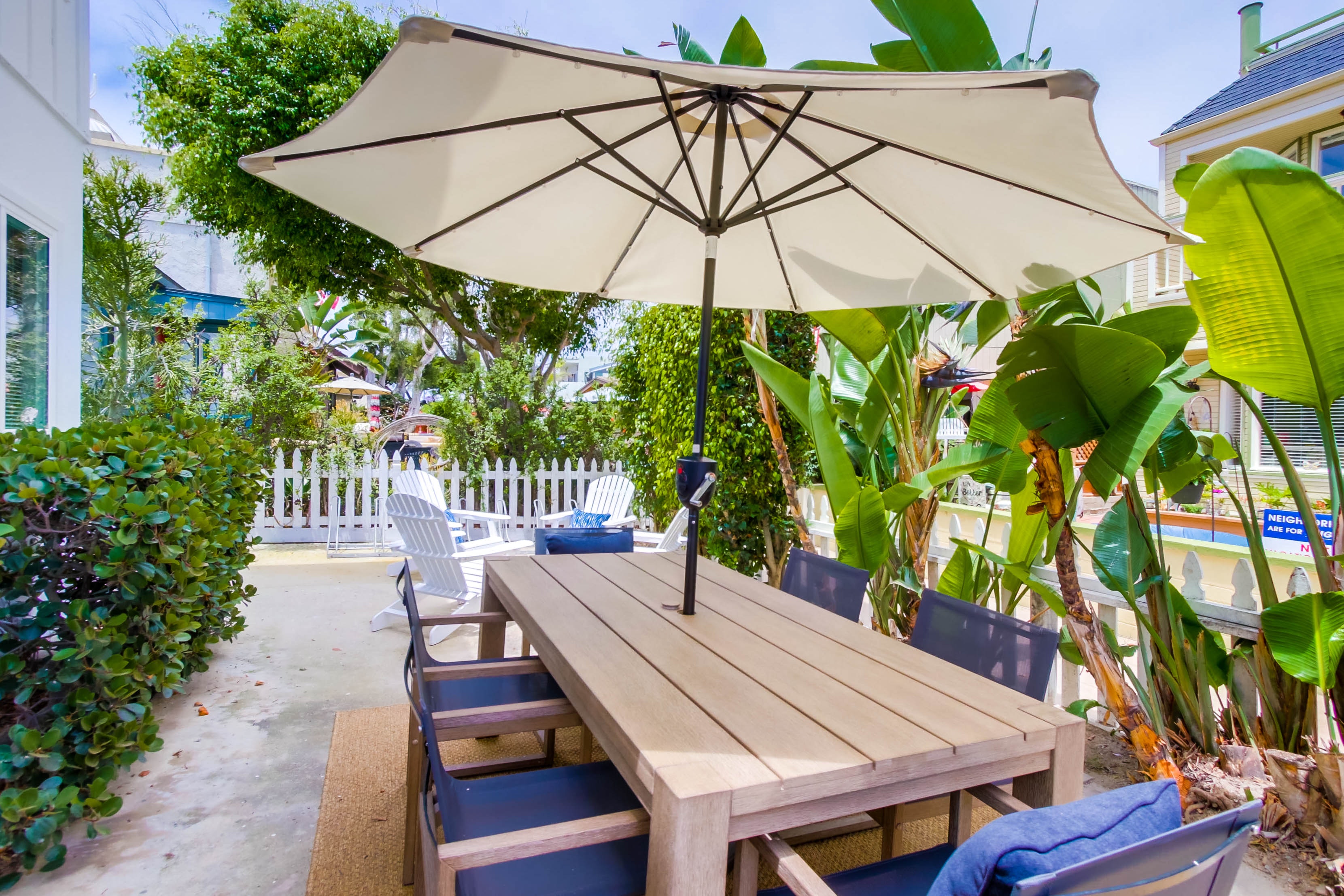 Three-Minute Walk to the Soft Sands of Mission Beach Sleeps 20 Guests