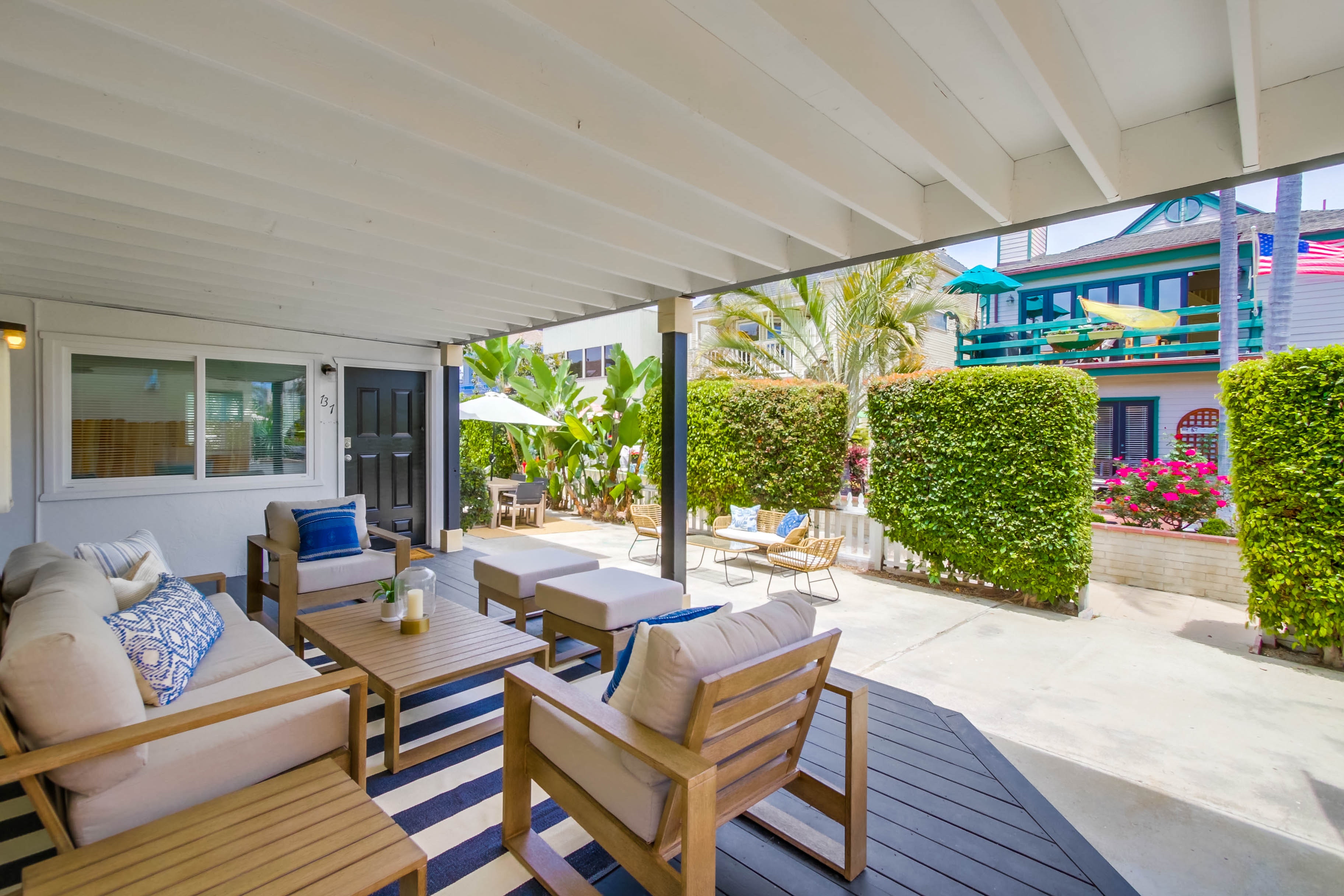 Three-Minute Walk to the Soft Sands of Mission Beach Sleeps 20 Guests