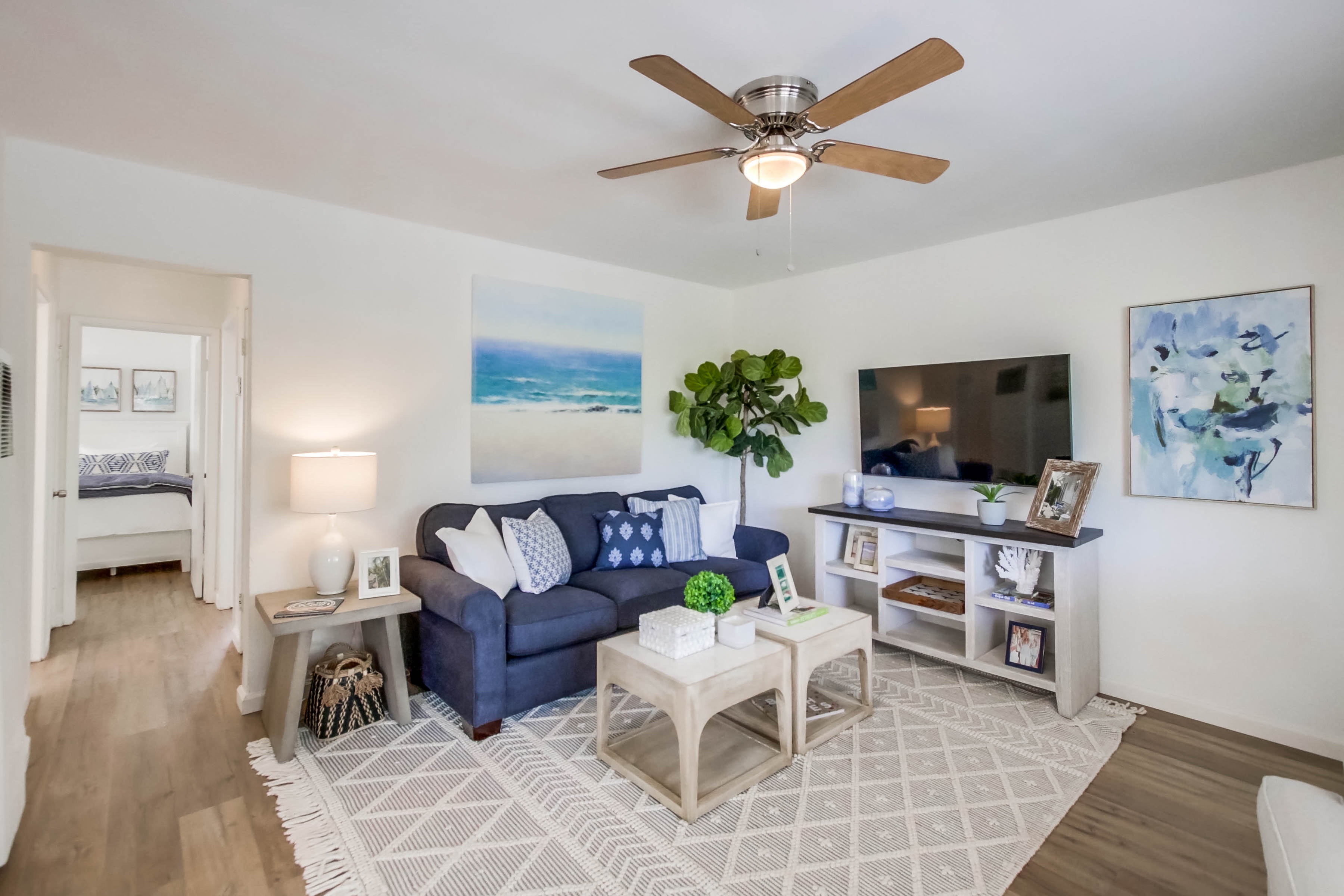 Three-Minute Walk to the Soft Sands of Mission Beach Sleeps 20 Guests