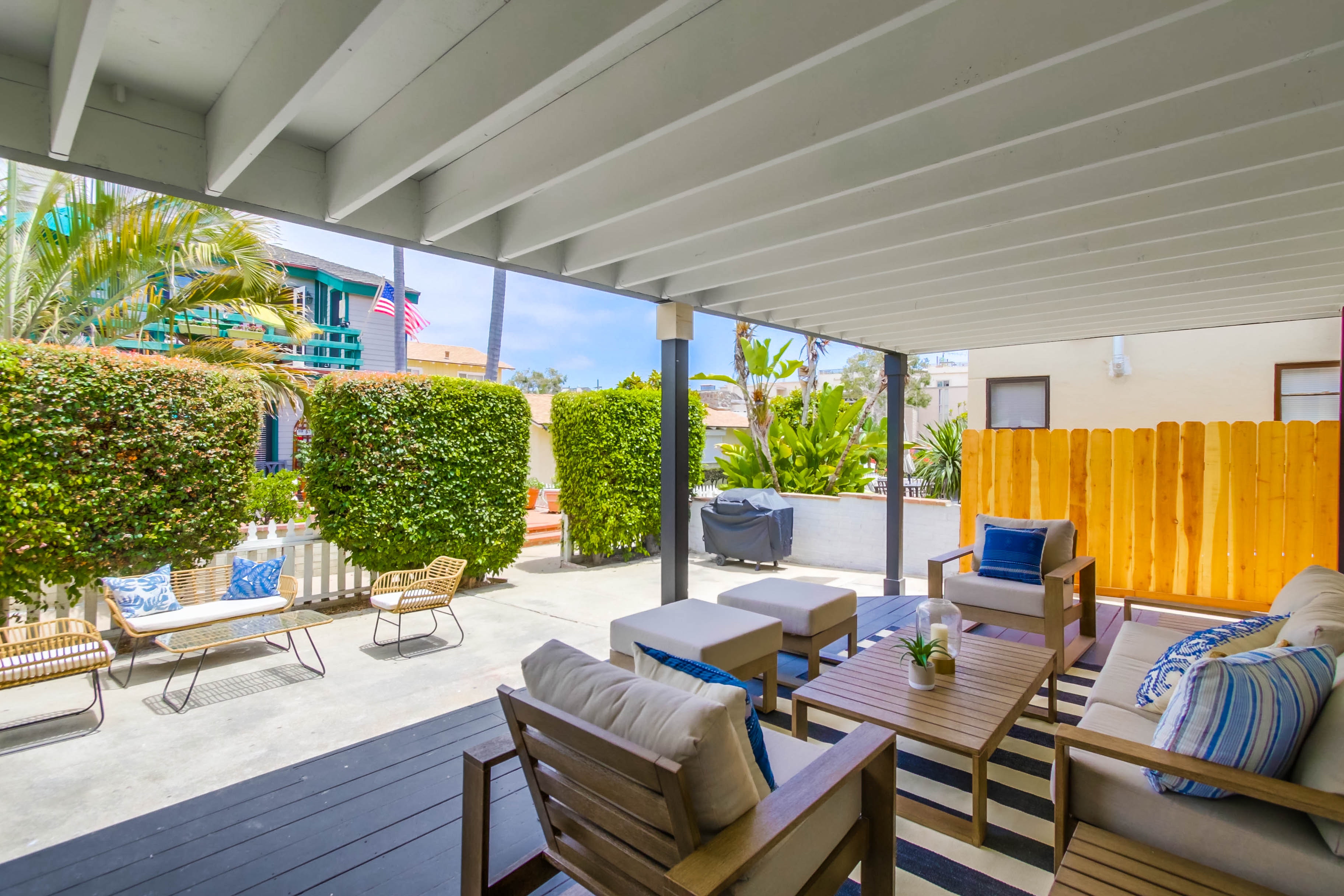 Three-Minute Walk to the Soft Sands of Mission Beach Sleeps 20 Guests