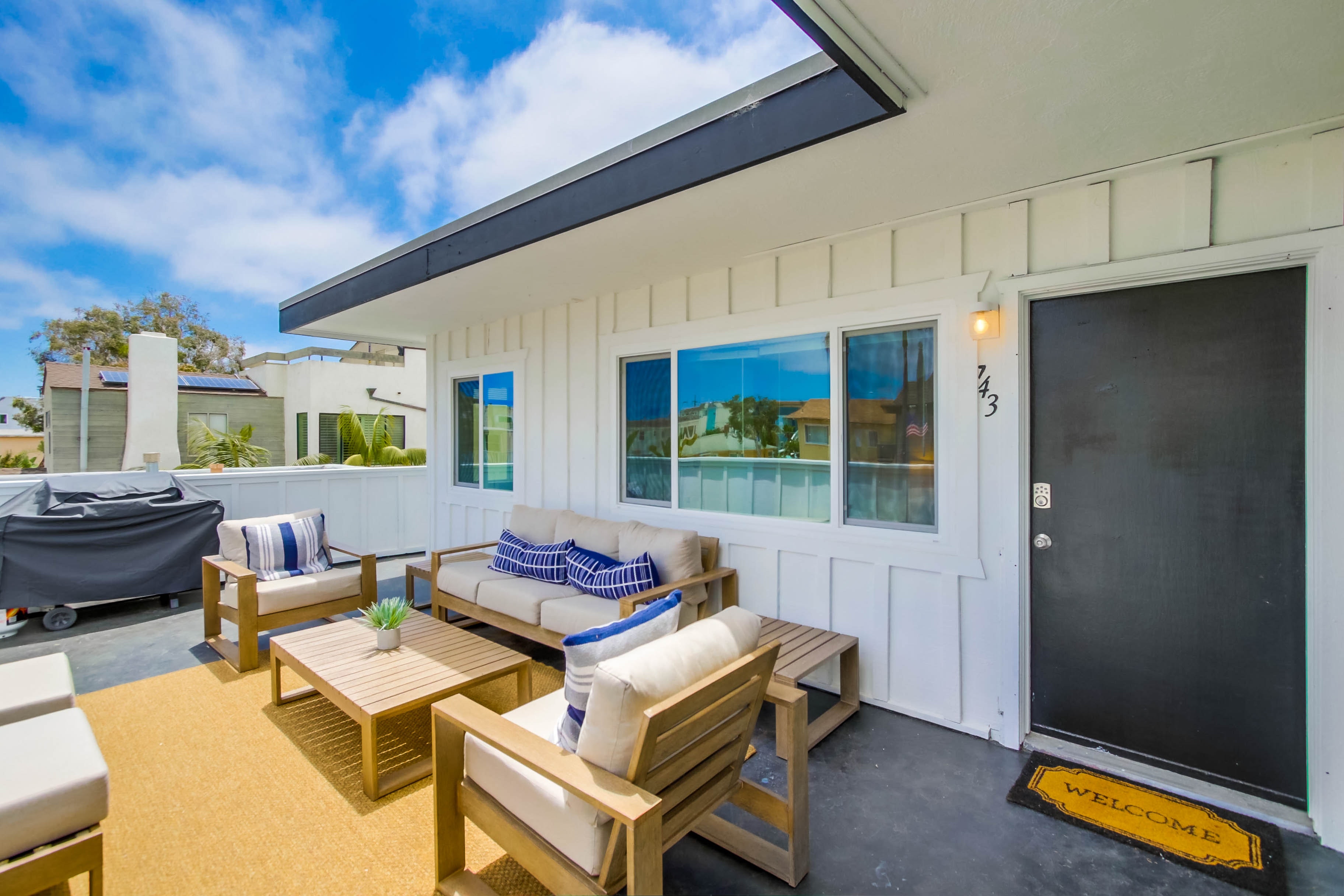 Three-Minute Walk to the Soft Sands of Mission Beach Sleeps 20 Guests