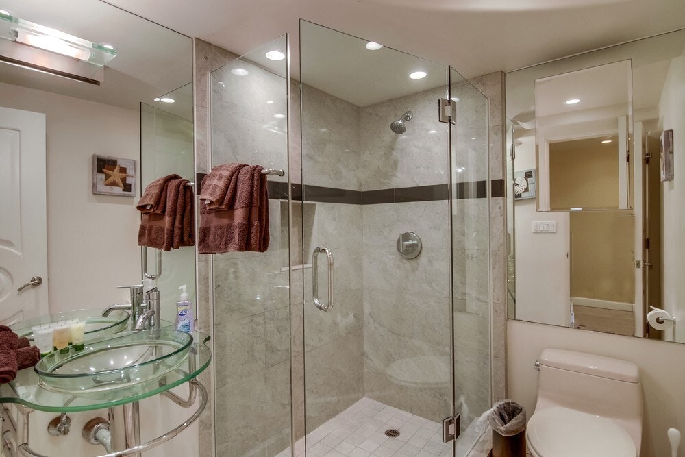 Luxury Oceanfront 8 Bedroom Home in Mission Beach