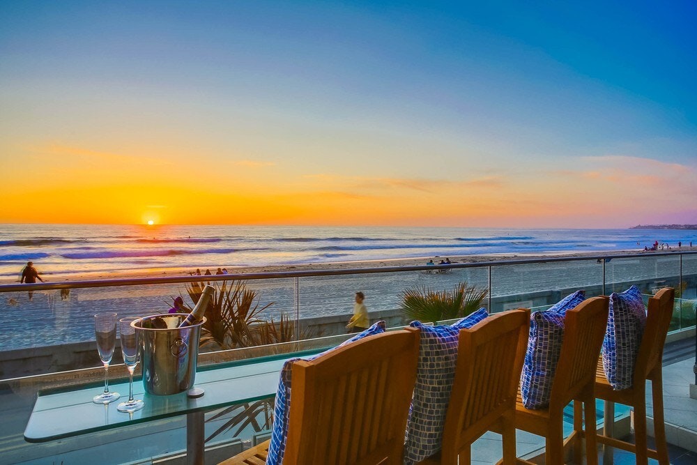 Luxury Oceanfront 8 Bedroom Home in Mission Beach