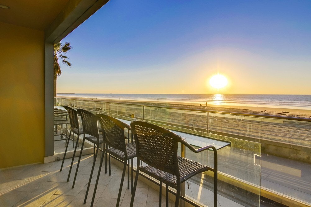 Luxury Oceanfront 8 Bedroom Home in Mission Beach