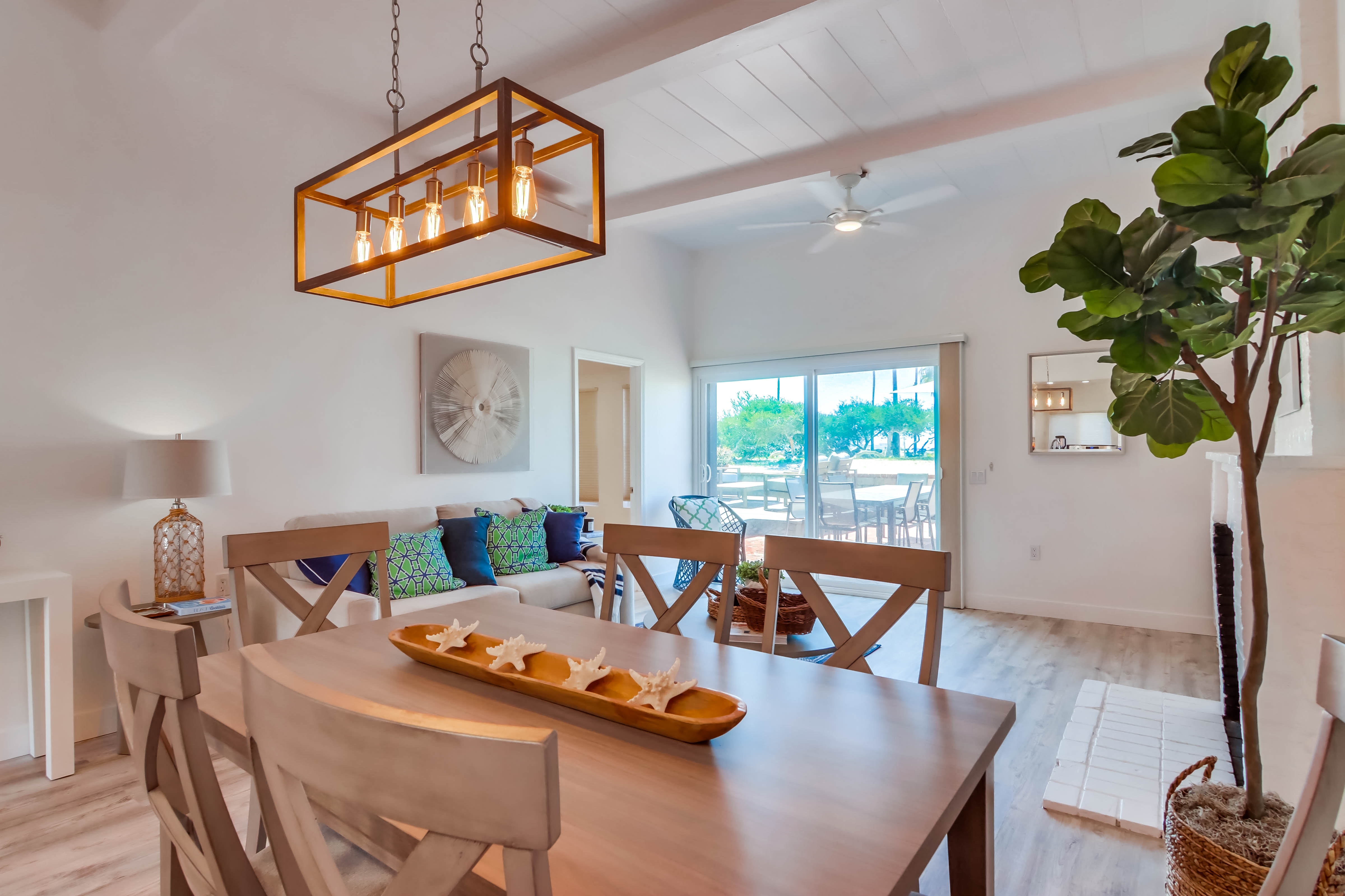 Beachfront Two Apartments Great for Large Groups Sleeps 14 Guests!