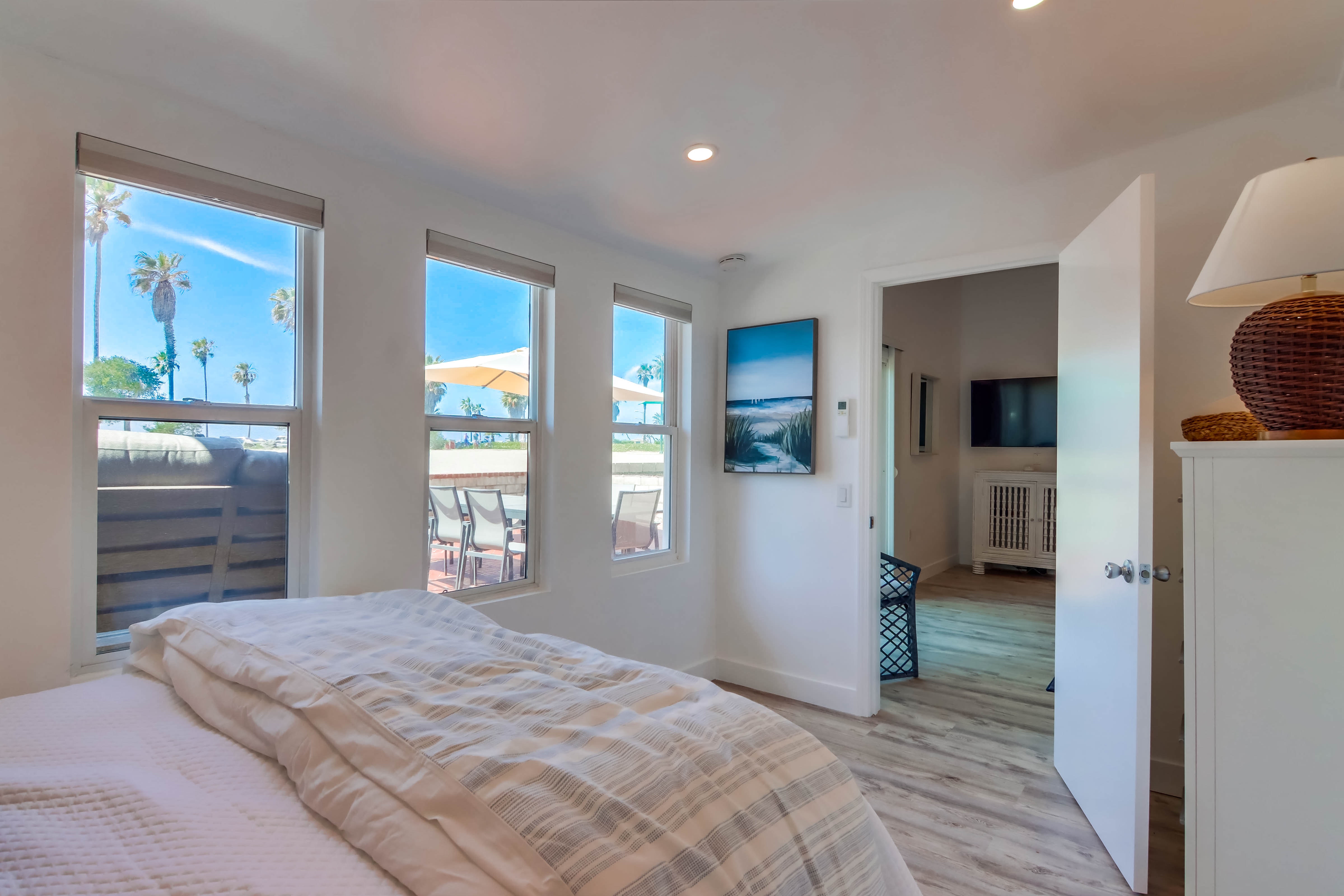 Beachfront Two Apartments Great for Large Groups Sleeps 14 Guests!