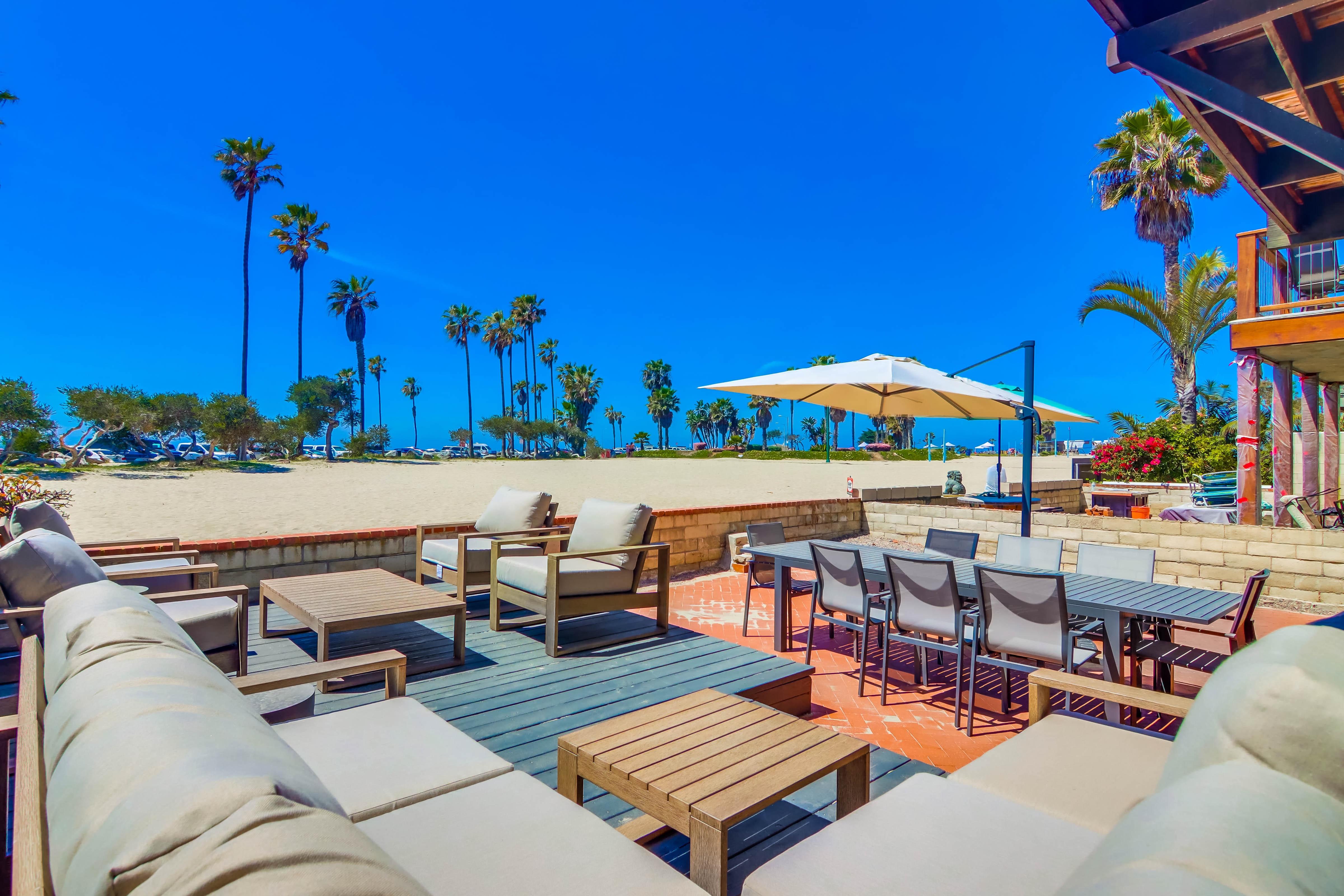 Beachfront Two Apartments Great for Large Groups Sleeps 14 Guests!