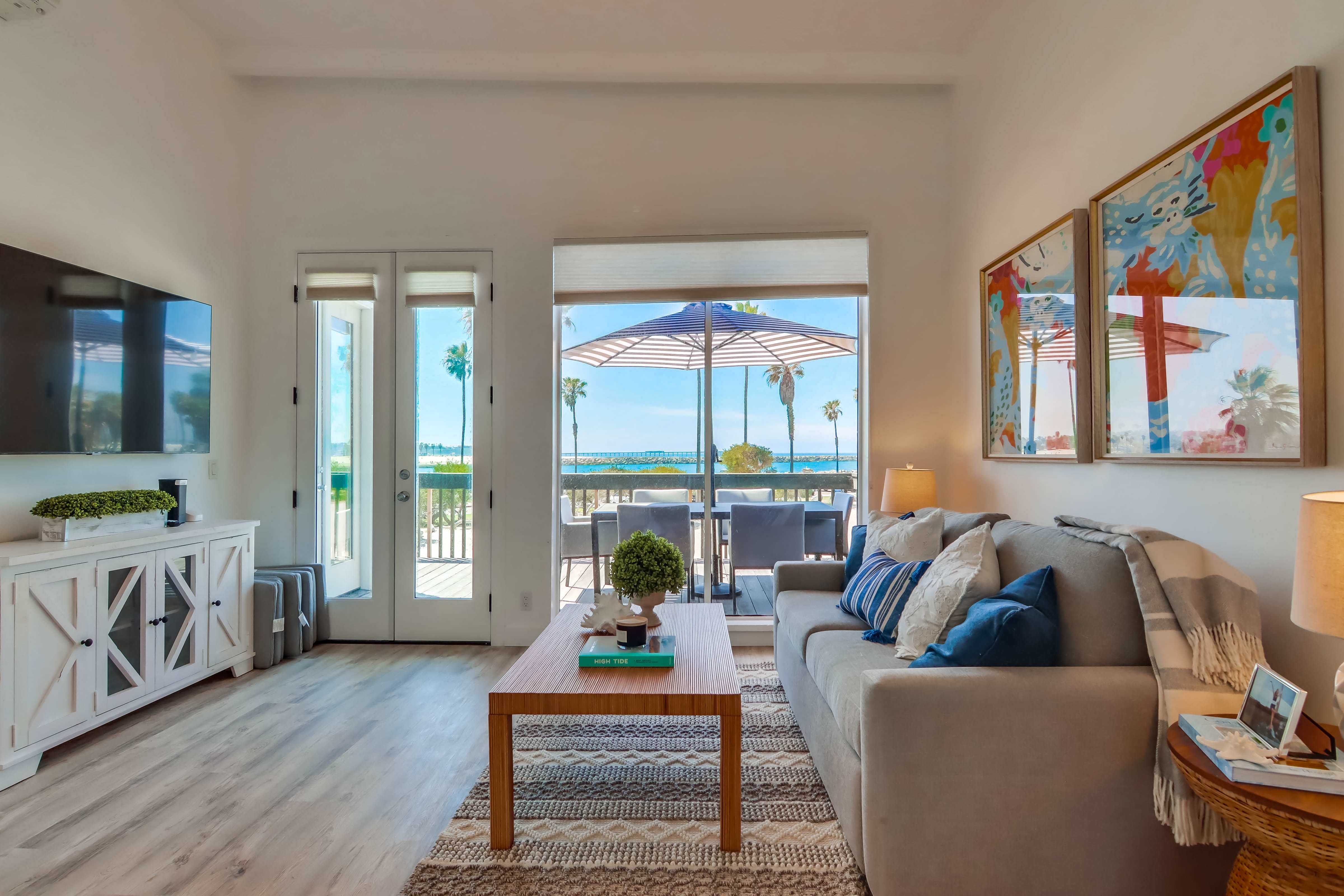 Beachfront Two Apartments Great for Large Groups Sleeps 14 Guests!