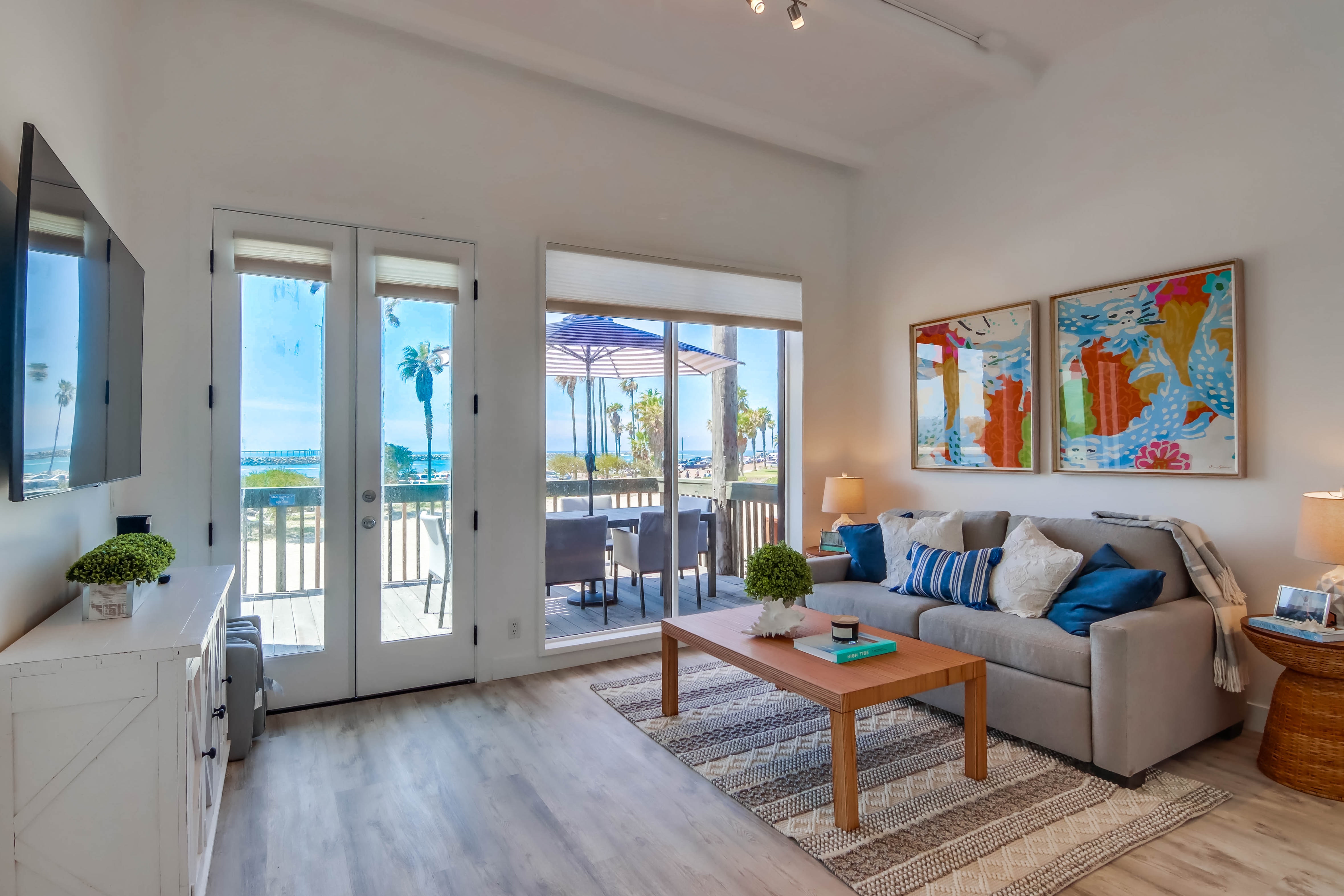 Beachfront Two Apartments Great for Large Groups Sleeps 14 Guests!